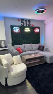 The 513 Flat 2! 1BR, 1Bath Apt with Pool and Riverfront View! Free Gated Parking! Only Steps from The banks & Stadiums! - 9