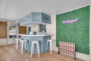 Four Bed Home with Pool Game Room Bar Near Beach - 8