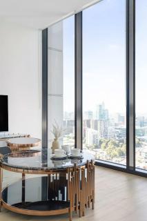 Chic 2BR City Stay Amazing Views & Parking - 3