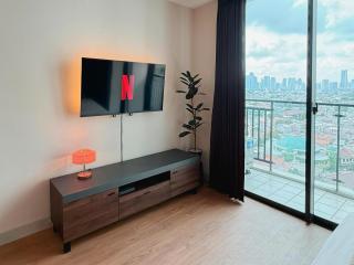 NEW Studio in Mampang with City View and Netflix - 8