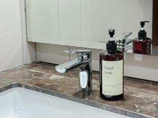 NEW Studio in Mampang with City View and Netflix - 5