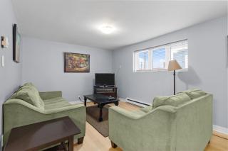 Cozy 2BR Loft Fast WiFi Parking - 9