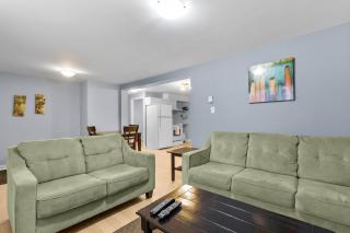 Cozy 2BR Loft Fast WiFi Parking - 8