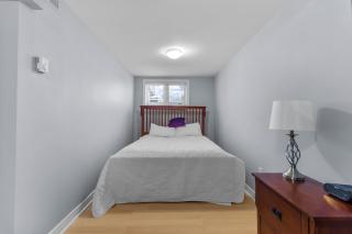 Cozy 2BR Loft Fast WiFi Parking - 3