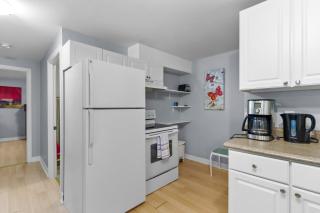 Cozy 2BR Loft Fast WiFi Parking - 7