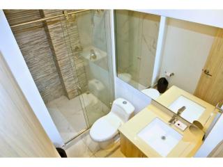 Oasis in Zona T with 2 Queen Beds, Pool, Sauna & Gym - 3