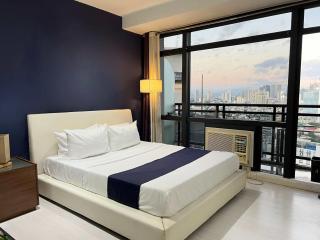 Affordable Staycation with Balcony at The Gramercy Makati - 9
