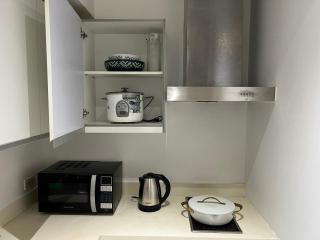 Affordable Staycation with Balcony at The Gramercy Makati - 7