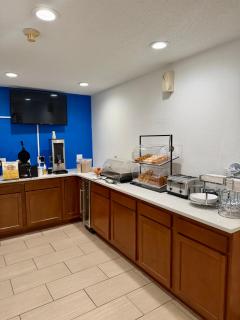 Baymont by Wyndham Findlay - 1