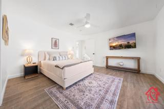 Georgian Oasis with Private Pool - An Irvie Home - 1