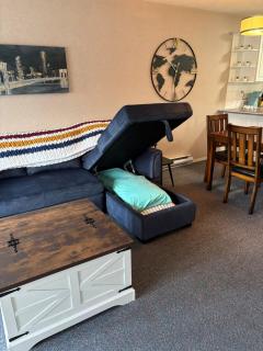 Cozy getaway with a view! - 8