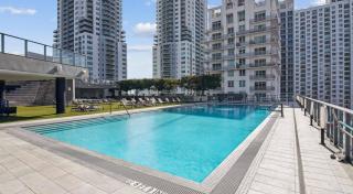 Live Miami Vibes 2 Bedrooms Bayside Steps City Views Pool - 8