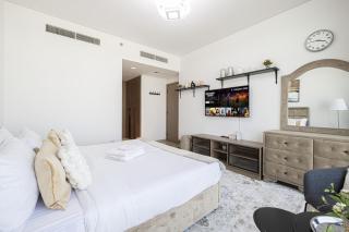 Stunning 2BR with Panoramic Creek Harbour Views - 4