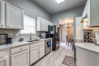 Historic Downtown McKinney 3BR - 6