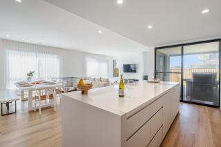 Coastal Luxe Retreat, Sleep 8, Secure backyard - 1