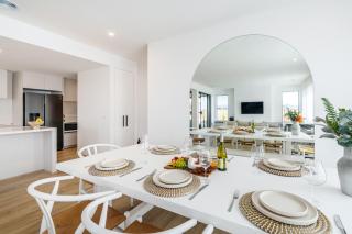 Coastal Luxe Retreat, Sleep 8, Secure backyard - 4