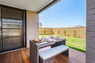 Coastal Luxe Retreat, Sleep 8, Secure backyard - 4