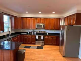 25 Lux King Suite 1 - Private Bath, Nonsmoking - 4