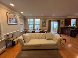 25 Lux King Suite 1 - Private Bath, Nonsmoking - 2