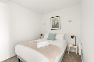 Free parking - 2 bedroom central CBD apartment - 3