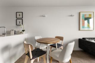 Free parking - 2 bedroom central CBD apartment - 7