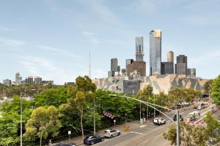 Free parking - 2 bedroom central CBD apartment - 1