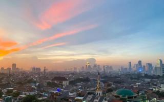 NEW Studio Mampang with City View and Netflix - 4