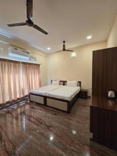 Aathidya Guest House - 9