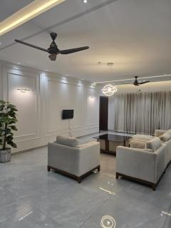 Cozy modern 3 bed house - 0