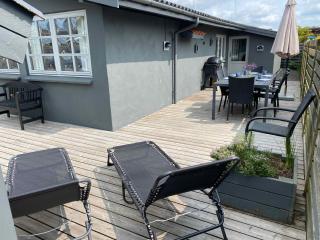 Lovely Cottage Near Beautiful Bathing Beach - 1