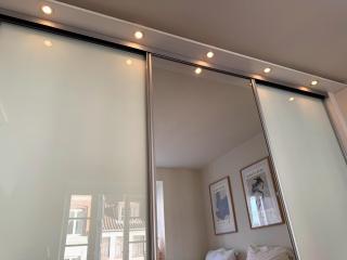 Bright Stay for Two Near Metro & City Sights - 3