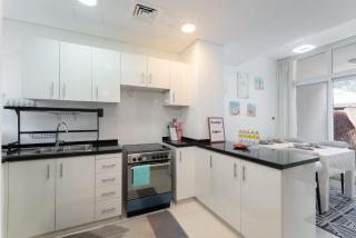 StayShort - Modern 3 BR villa in Damac Hills 2 with Garden that sleeps 6 - 7