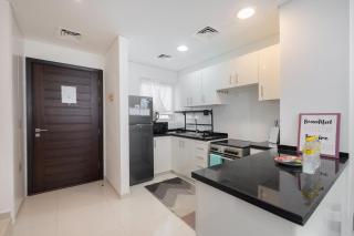 StayShort - Modern 3 BR villa in Damac Hills 2 with Garden that sleeps 6 - 6