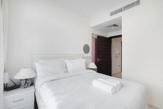 StayShort - Modern 3 BR villa in Damac Hills 2 with Garden that sleeps 6 - 3