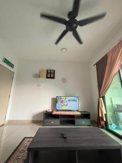 A well-kept unit with four bedrooms and ensuite bathrooms - 9