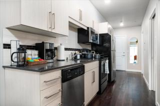 Cozy in Queen Anne - 94 Walk Score - Free Parking - 6