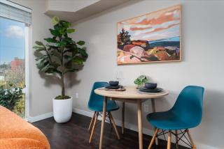 Cozy in Queen Anne - 94 Walk Score - Free Parking - 8