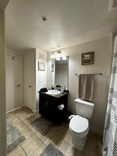 1BR Pool View Gym Near Austin Domain Vibes - 4