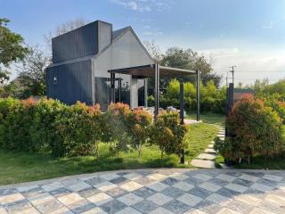 Bankroft 7 - Peaceful Retreat with Jacuzzi in Hyderabad by Homeyhuts - 0