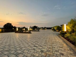 Bankroft 7 - Peaceful Retreat with Jacuzzi in Hyderabad by Homeyhuts - 9