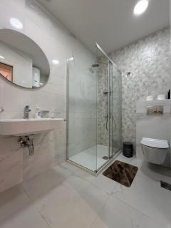 White Homes 45 • Central Point - 1