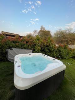 Medlin 8 - Serene Getaway with Outdoor Jacuzzi in Hyderabad by Homeyhuts - 9