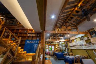 Alley's Ears Turned Red - 7