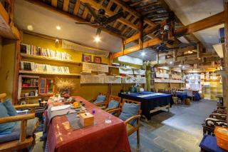 Alley's Ears Turned Red - 2