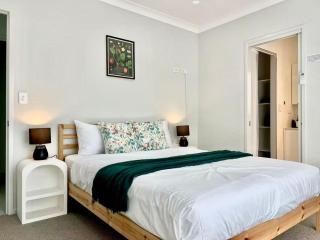 Bright 3BR 2BA Home, Near Beenleigh Shops & Train - 5