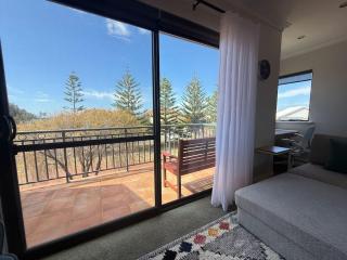 7 Steps to Beach Seaside Serenity 4BR with 2 Car Bays - 0