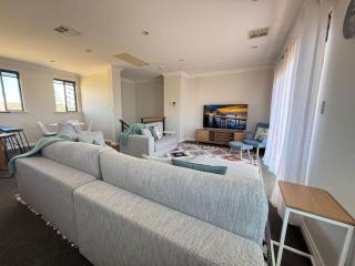 7 Steps to Beach Seaside Serenity 4BR with 2 Car Bays - 2