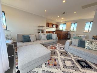 7 Steps to Beach Seaside Serenity 4BR with 2 Car Bays - 3