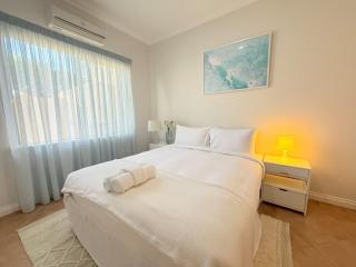 7 Steps to Beach Seaside Serenity 4BR with 2 Car Bays - 1