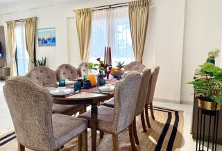 Villa Linda 4bhk villa with private pool, lift, clubhouse and more - 4